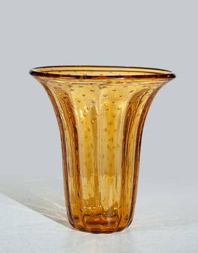 VE-1180 Queen Vase